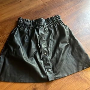short leather skirt